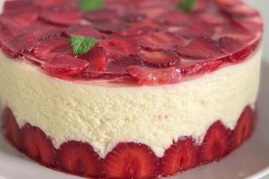 Fraisier - Fransk jordgubbstårta dekorerad med färska jordgubbar. Endast under säsong för svenska jordgubbar.
Prisgrupp: Vid förfrågan