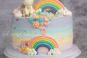 Födelsedagstårta med enhörning och regnbågar till en 2-åring.